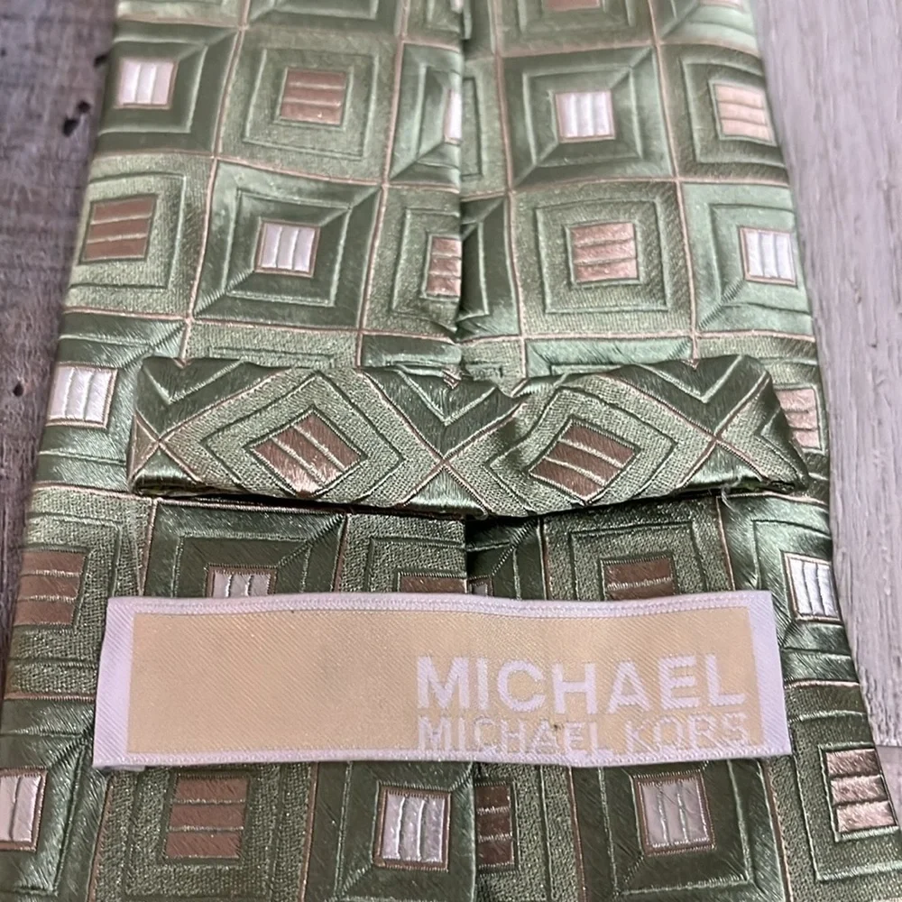 Michael Kors Men’s Green‎ Geometric Squares Silk Necktie W3.5” L58”